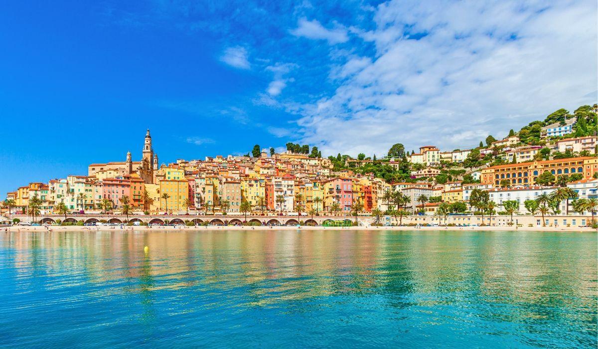 https://content.mtfxgroup.com/uploads/Saint_Tropez_France_9cc27e0af4.jpg